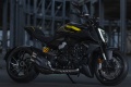 Power cruiser Ducati Diavel V4 Black Roadster