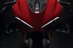 La Ducati Panigale V4 S passe au carbone