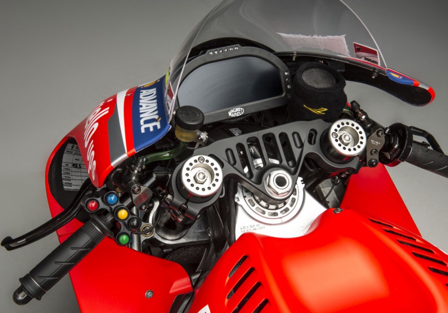 À la découverte des boutons sur le guidon de la Ducati GP17