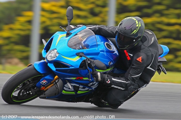 Essai du casque sur piste avec la GSX-R 1000