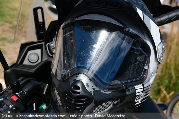 Casque routier ou routier au style enduro