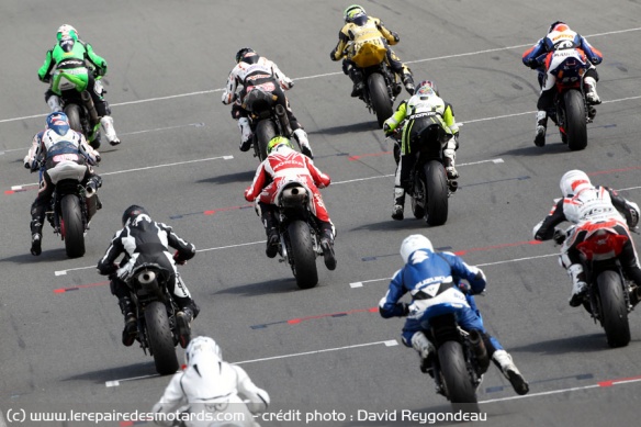 Le dimanche, l'ordre sur la grille de départ est déterminé par les meilleurs temps dans la course du samedi