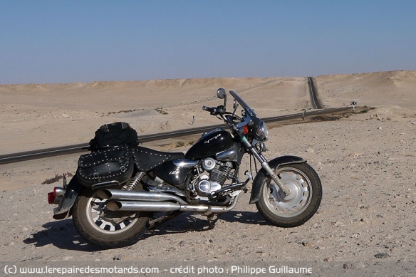 The Keeway Superlight 125 traveling through the desert