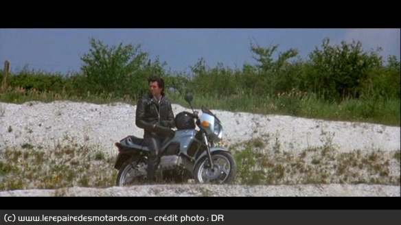 Pierce Brosnan sur la BMW K75C