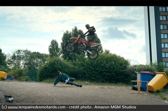 Evidemment, rien de tel qu'une motocross pour prendre la fuite