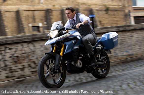 Ethan Hunt qui démontre une fois encore ses talents de motard, cette fois au guidon d'une BMW G 310 GS