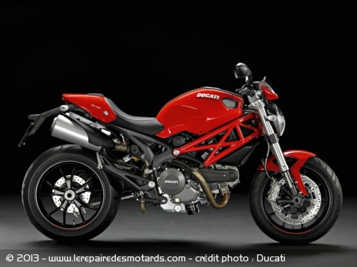 Ducati Monster 796 rouge