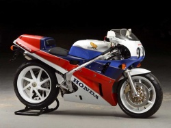 La Honda RC 30, sa vie, son oeuvre