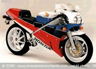 Le top 10 des compé client, Honda RC30