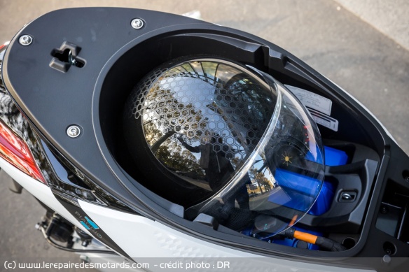 Place sous la selle pour un casque en plus de la batterie