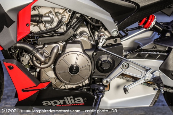 Le twin Aprilia délivre ici 95 chevaux et 67 Nm