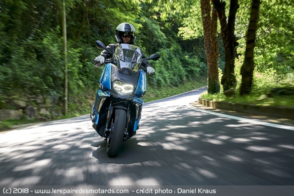 Essai BMW C400X sur départementale