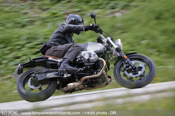 BMW R NineT Scrambler sur route