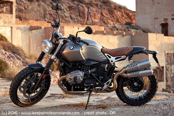 BMW RNineT Scrambler en ville