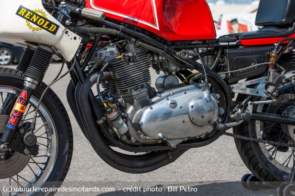 Le moteur 3 cylindres repose ici sur l'ajout d'un cylindre au twin Triumph