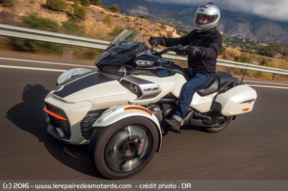 Can-Am Spyder F3-Tsur autoroute