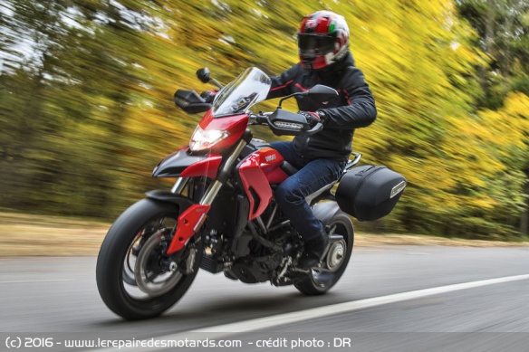 Ducati Hypermotard 939 sur route