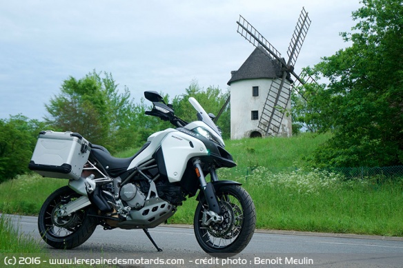 Ducati Multistrada Enduro et moulin