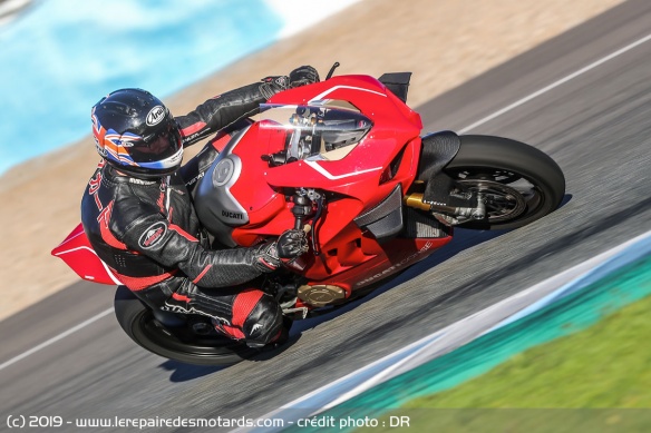 La Ducati Panigale V4 R sur le circuit de Jerez