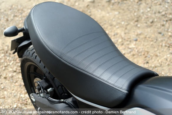 Selle confortable de la Ducati Scrambler 800 Icon Dark