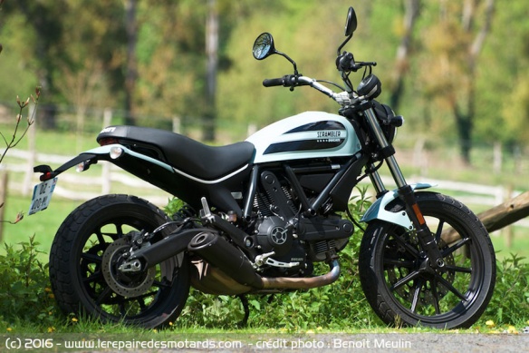 Ducati Scrambler Sixty2 de coté