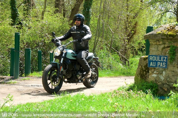 Ducati Scrambler Sixty2 sur route