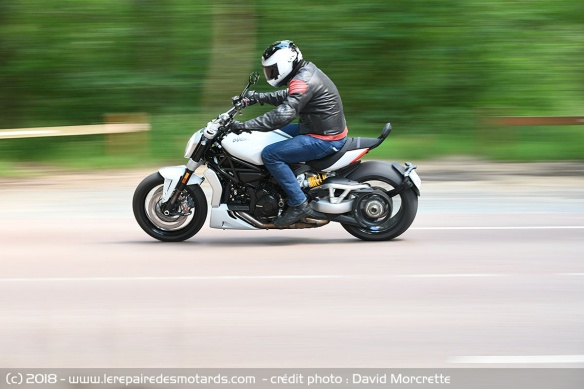 Ducati XDiavel S sur autoroute