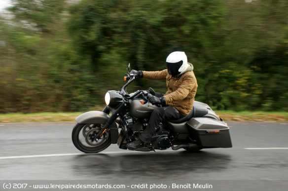 Essai de la Harley-Davidson Road King Special sur route