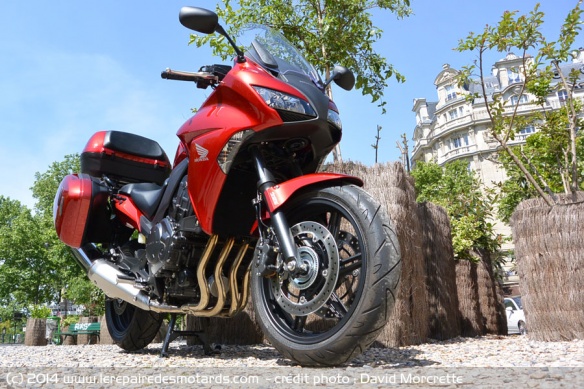 Honda CBF 1000 F en ville