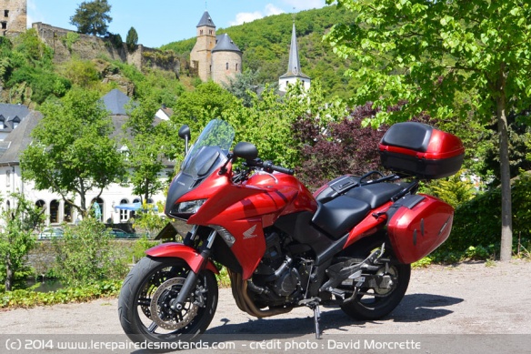 Honda CBF 1000 F en ville