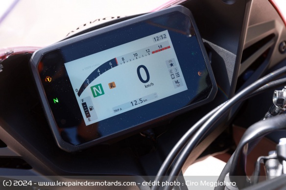 Le compteur TFT de la Honda CBR650R