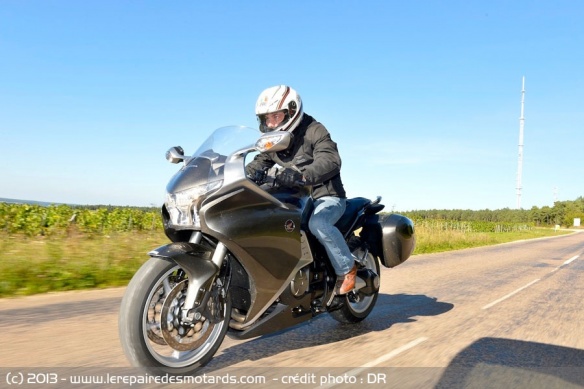 [Image: honda-vfr-1200-dct.jpg]