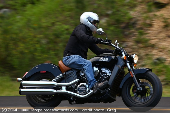 Indian Scout en noir brillant