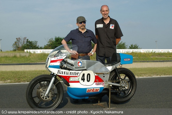 Eric Offenstadt et Gilles Hampe avec la 750 monocoque au circuit Carole