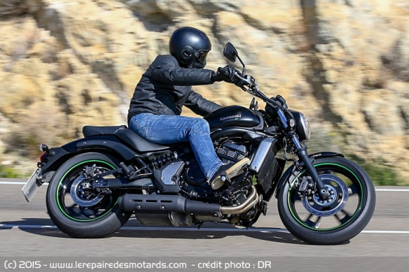 Kawasaki Vulcan 650 sur autoroute