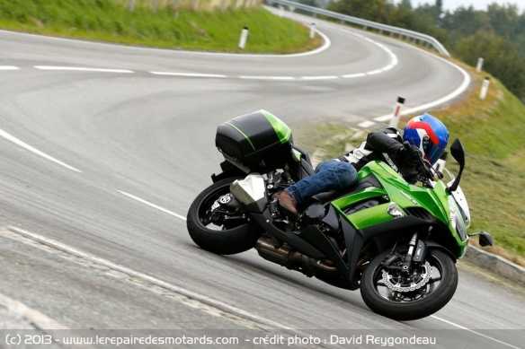 Kawasaki Z1000 SX sur départementale