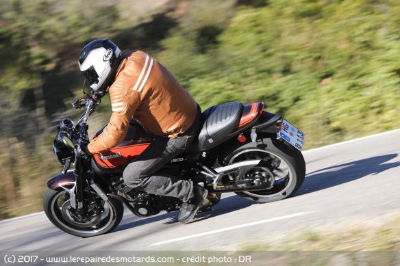 La Kawasaki Z900RS sur route