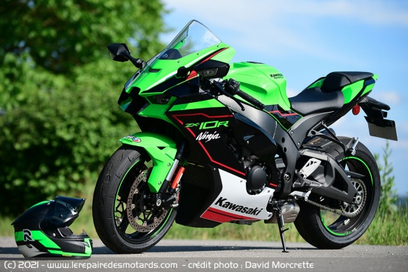 Kawasaki Ninja ZX-10R et son casque assorti