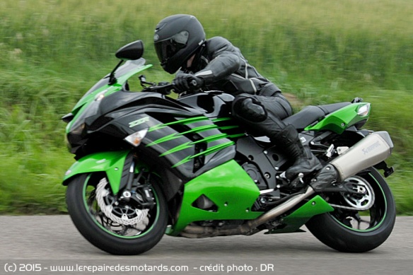 Kawasaki ZZR 1400 sur nationale