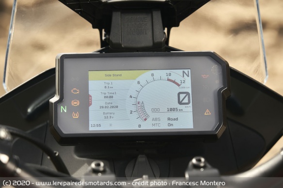 Le compteur TFT couleur de la KTM 390 Adventure