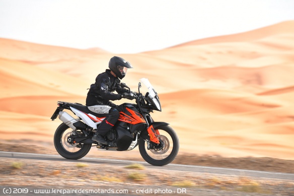 KTM 790 Adventure sur autoroute