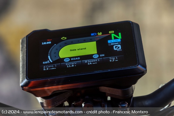 Le compteur TFT de la KTM 390 Duke