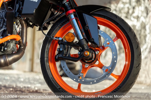 Le frein avant de la KTM 390 Duke