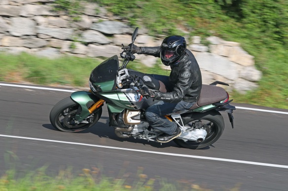 Essai Moto Guzzi V100 Mandello S