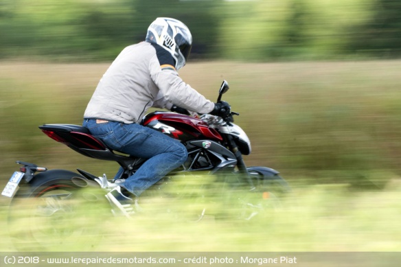 La MV Agusta Brutale 800 RR à l'accélération