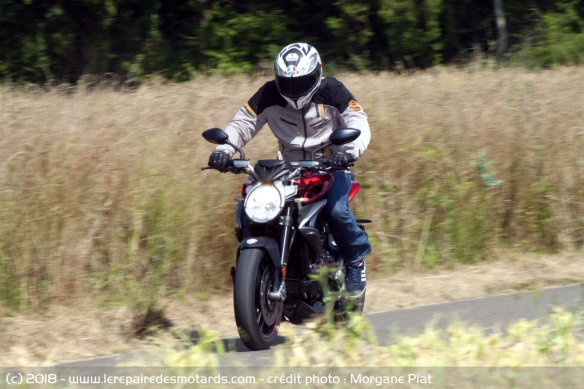 La MV Agusta Brutale 800 RR sur route