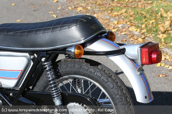 La selle provient d'une Commando Roadster