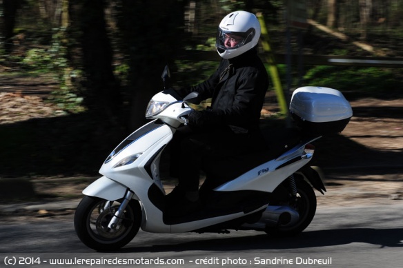 Essai scooter Piaggio Fly 125 sur nationale