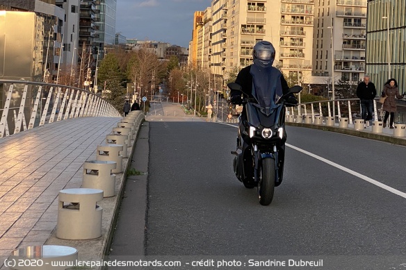 3 modes de conduite, Eco, City (ville), Sport et une marche arrière