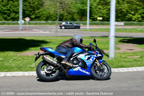 La Suzuki GSX-R 1000 R en ville